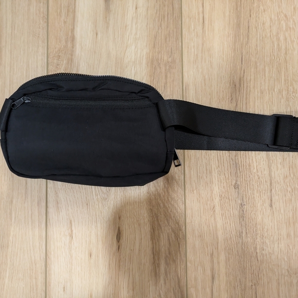 Halara Black Crossbody Bag - Picture 3 of 7